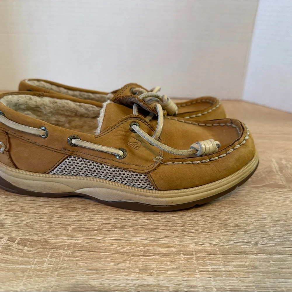 Sperry details brand